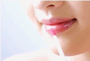 日本女人在厕所里化妆，美国人厕所里睡，印度女人：咱没有厕所