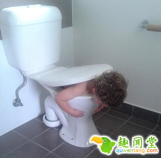 被父母玩坏了的亲子照，宝宝们的表情太亮了~