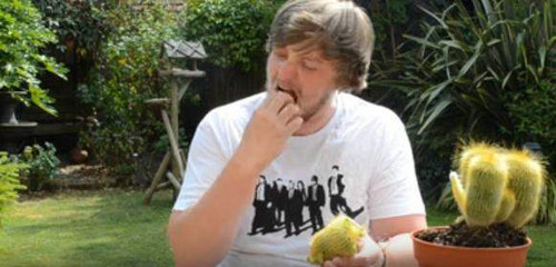 男子直播吃仙人掌，脑子被刺坏了？