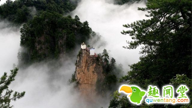 塔云山观屹立绝壁400年 世界上最险要的房子在中国