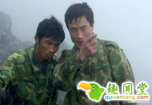 盘点中国10大UFO事件 至今仍是未解之谜  要说这个世界上没有外星人，恐怕很多人都不会相信，特别是对于那些UFO爱好者来说，不管是中国还是国外，在很多古代文献上都对UFO有很多记载，但是它们都存在着极大的不确定性，正因为如此，长期以来这类事件就会引起很多人的关注。  1、凤凰山外星接触事件  1994年5月~6月，黑龙江五常县凤凰山一位名叫孟照国的普通村民多次与外星人接触。外星人先后电击孟照国，对他进行采种，甚至穿墙而来带他参观飞碟基地。该事件报道后，引起了全世界的关注。原中国UFO研究会专家委员会和学术委员会己于1997年8月23日作出了初步的结论，认为这次UFO的事件是真实的。  2、UFO都溪毁林事件  1994年12月1日凌晨三时，火球状的不明飞行物骤至都溪林场，其巨大的声响惊醒了林场职工以及附近居民。众人眼见林场内的四百亩松林被拦腰折断、房顶被毁，奇特的是人畜家禽却无一伤亡，甚至连穿过林区的高压线亦完好无损。  3、上海129UFO事件  2006年12月9日下午4时30分至5时5分，在上海市西部天空中出现了“不明飞行物”，目击者成千上万。随着电视、电台、报纸的大量报导，已引起社会公众的热烈反响，与之相关的各种猜测和推想亦有报道。  4、“杜立巴石碟”之谜  1938年，一支考古队在与世隔绝的巴颜喀拉山脉取得了惊人的发现。他们在山洞中发现了形状奇特的遗骸和数百个神秘的“杜立巴石碟”。据说，当时考古队还在石壁上发现太阳、星星以及其他天体的图画?？脊叛Ъ彝撇?，这些东西都是1万2千年前外星人造访地球时留下的，但那些山洞后来再也没有被找到过。  5、泰安UFO事件  2005年2月23日(元宵节)，泰安市西北方向上空出现了不明飞行物。摄影爱好者蔡志亭在市政广场中心花园拍摄元宵节烟花时，拍下了这个类似草帽形状的UFO。事件报道后，引起多方媒体的关注，包括中央电视台新闻频道在内的多加媒体先后报道了此次事件。  6、微山UFO活动事件  2003年5月2日晚，山东省微山县欢城镇界牌口村发现不明飞行物，不明飞行物在该村上空飞行逗留2小时之久。对于此事，《济南时报》分别以《微山县出现不明飞行物》和《不明飞行物现微山》为题，先后两次进行报道。  7、“白衣怪人”事件  1967年8月14日夜，符宗杰同其家人坐在村口的桥栏上纳凉时，同时看见5个身穿白衣的怪人。第一个人身形高大，约有3米，后面四人身高逐渐下降，到最后一个时已同普通人类一样高。这5个白衣人在桥上停下脚步，他们东张西望，时而来回走动，时而蹲地忙碌着。约过两三分钟，白衣怪人似乎发现有人在窥视，他们排队离开并消失于附近的小树丛中。  8、哈尔滨UFO事件调查纪实  2001年 8月24日晨1~1：30期间，有UFO列队和变队飞过哈尔滨上空。目击者达上百人，电话汇报目击经过者达30多人。目击者声称自己看到的绝不是流星，也不是飞机、天象及自然天体。这次UFO事件轰动很大，目击者之多、范围之广令人惊叹，哈尔滨《新晚报》8月25日第2版已刊登这则消息。  9、我国两次百万人目击UFO事件  1981年7月24日22时33分至52分出现的螺旋状UFO和1995年7月26日22时0分至25分出现的扇状UFO，我国十多个省直辖市的目击者有上百万，其中就有中国科学院南京紫金山天文台的好几位天文工作者。  10、清代《赤焰腾空》  清代画家如作于1892年(光绪十八年)的画作《赤焰腾空》，绘有许多身着长袍马褂的市民聚集在南京夫子庙朱雀桥头，仰望空中一团火球。这是中国最早的关于UFO的图画，成为今人研究UFO的珍贵历史资料?；以诨嫔戏铰淇钚吹剑? “九月二十八日，晚间八点钟时，金陵(今南京市)城南，偶忽见火毯(即球)一团，自西向东，型如巨卵，色红而无光，飘荡半空，其行甚缓。维时浮云蔽空，天色昏暗。举头仰视，甚觉分明，立朱雀桥上，翘首踮足者不下数百人。约一炊许渐远渐减。有谓流星过境者，然星之驰也，瞬息即杳。此球自近而远，自有而无，甚属濡滞，则非星驰可知。有谓儿童放天灯者，是夜风暴向北吹，此球转向东去，则非天登又可知。众口纷纷，穷于推测。有一叟云，是物初起时微觉有声，非静听不觉也，系由南门外腾越而来者。嘻，异矣!”