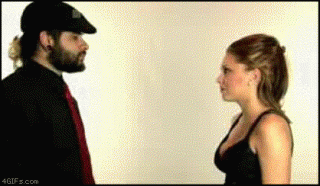 “打人不打脸！”那打胸好了、、、这位大