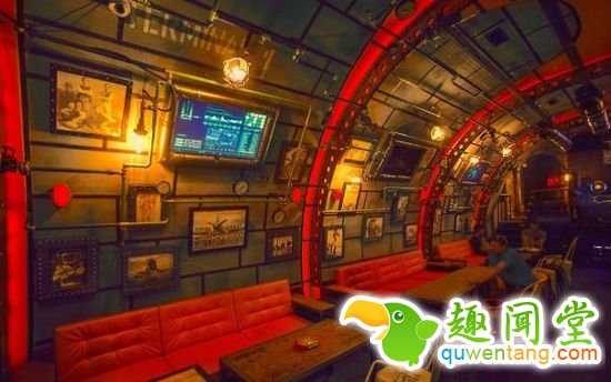 有个爱蒸汽朋克的设计师，花两年做了这么个酒吧