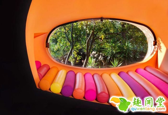 Maison Bernard：外型怪異、宛如來自外星球的鮮豔泡泡建築 6