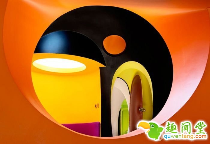 Maison Bernard：外型怪異、宛如來自外星球的鮮豔泡泡建築 11