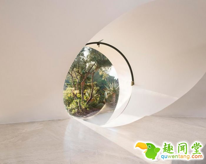 Maison Bernard：外型怪異、宛如來自外星球的鮮豔泡泡建築 12