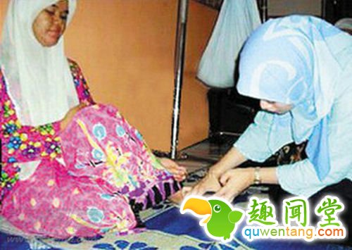 23岁女子得怪病脚趾不停吐钻石--见识多