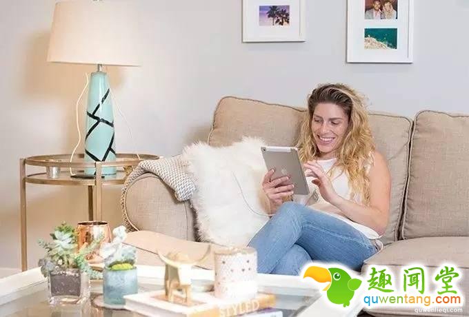 总是找不到充电线？让这个能充电的灯泡拯救你~