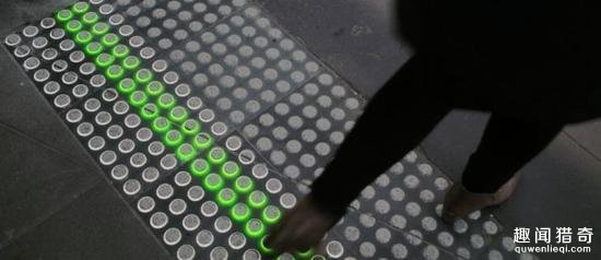 这种地面交通灯将能确?！暗屯纷濉钡陌踩? height=