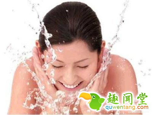 冷水和热水哪个护肤更好？一定要记起来，千万别把脸洗坏了！