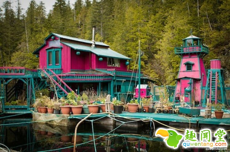 夫妻俩在孤岛建造450吨房子，住25年水上乐园！