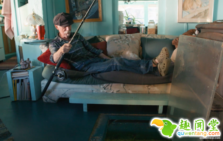 夫妻俩在孤岛建造450吨房子，住25年水上乐园！