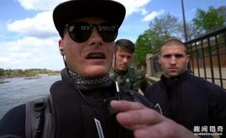 他在水底发现神秘盒子以为是宝藏，没想到