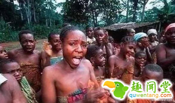 8岁就可以结婚生子的种族，永远长不大！