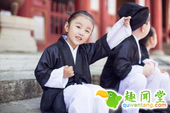 最萌小道士走红 可爱值爆表