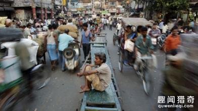 大便以后不用手纸，用水冲洗屁股