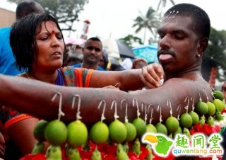 恐怖！这些奇葩的仪式看着就让人很不舒服