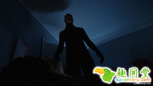 如果你有醒来动不了的经验的话，这就是塬因!看到「祂」出现在床边不用怕「一根手指」就能破解!