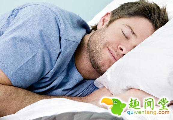 我还常想为什么梦裡「每当正要开始爱爱或脱衣服」时就会醒来，听完背后塬因你才知道为什么每次都看不到最后!