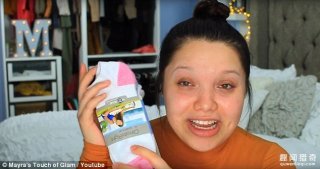 妹纸实在太有创意啦，用袜子化妆竟然也可