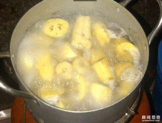 睡前用香蕉煮一杯水，喝下去原来这么神奇