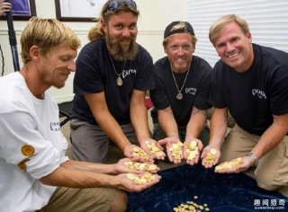 惊呆！300年前的沉船被发现，他们捞出了价