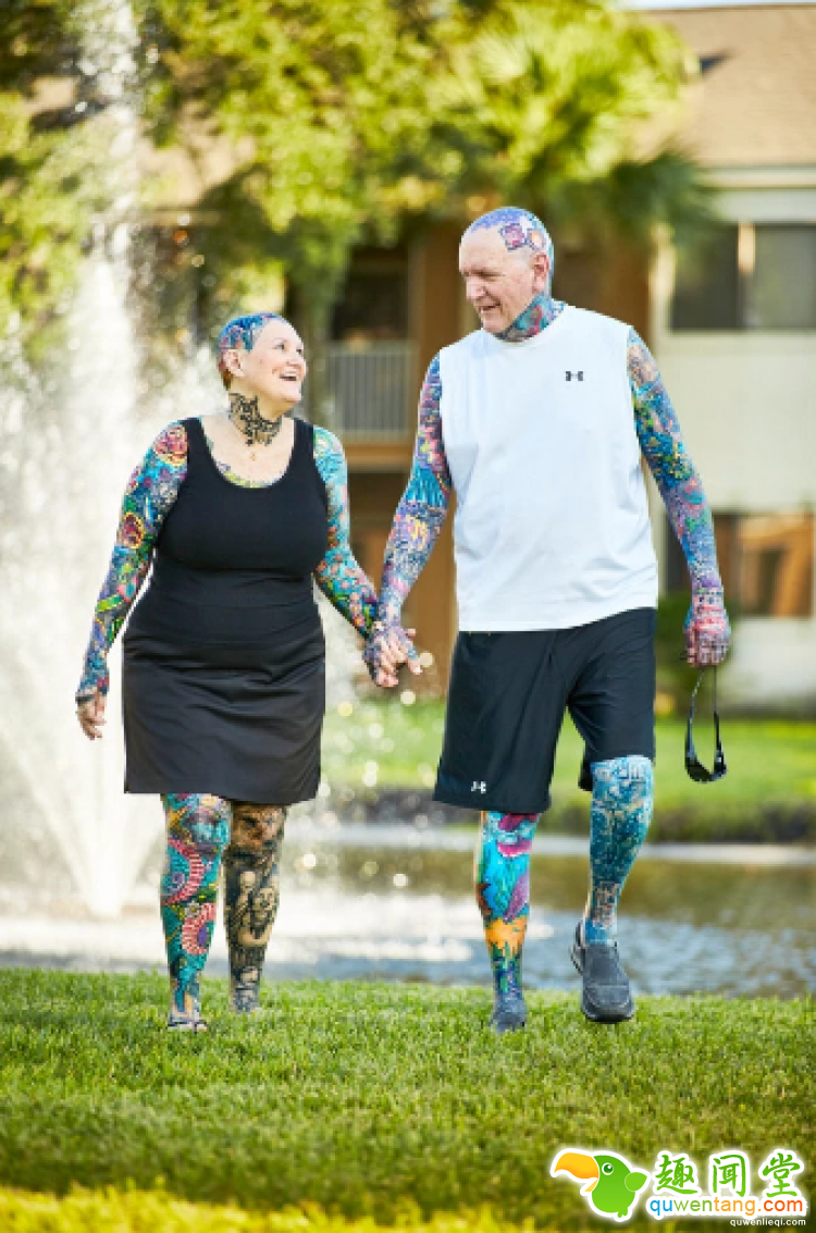 除了脸和脚趾，这对老年情侣身上纹满了纹身，一举冲破吉尼斯世界纪录