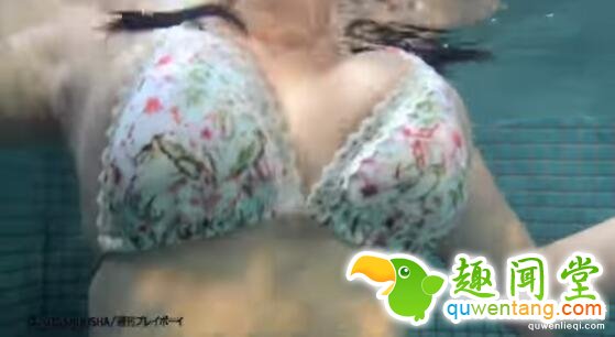 胸部在水中会浮起来吗？I罩杯女神喷血演示