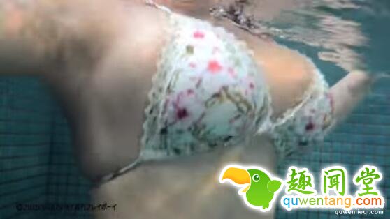 胸部在水中会浮起来吗？I罩杯女神喷血演示