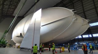 屁股也能飞！世界最大飞行器亮相，造型神