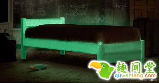 你怕黑吗，要不要换个荧光床试试？