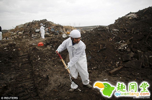 311福岛核灾6年后父母「冒着辐射威胁」还在找寻失踪孩子。他：「看到她挥手就觉得心痛」