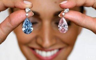 世界最贵耳环：苏富比3.95亿元天价拍出