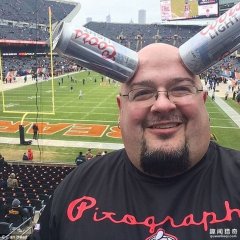 男子得怪病皮肤毛孔像吸盘  不借任何外力