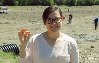 幸运~美国女子去公园寻宝淘到钻石！