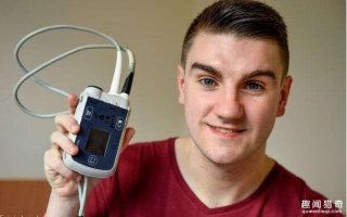 当大家在担心手机没电的时候，他却在害怕