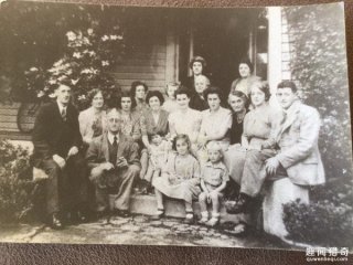 翻开70年前家族老照片，竟发现有道诡异女