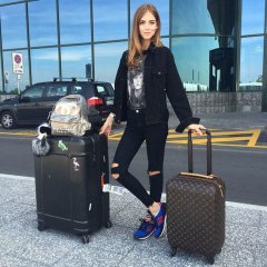 别再自拍剪刀手了，看别人如何心机晒照片