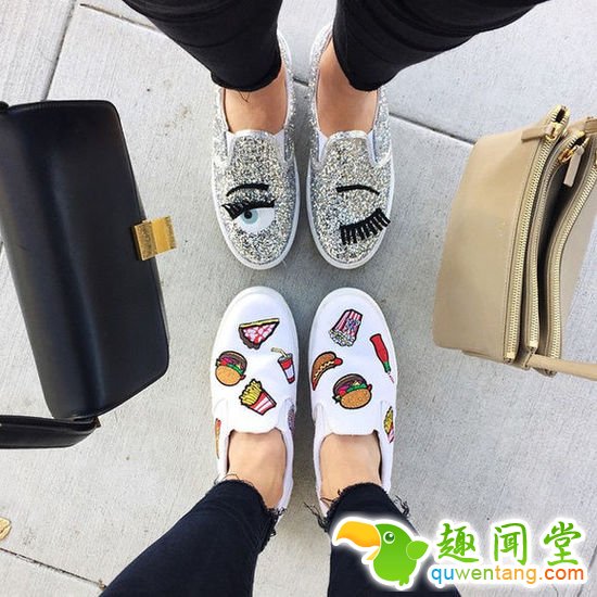 摒弃老套的自拍+v字手，看别人如何心机晒照片！