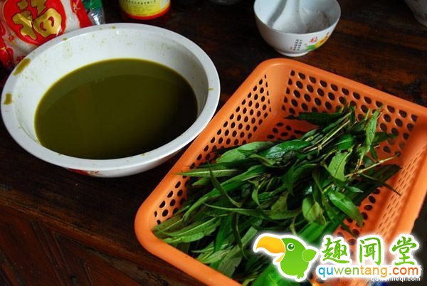 贵州特色美食牛粪火锅：煮时牛粪味，吃时极美味！(9)