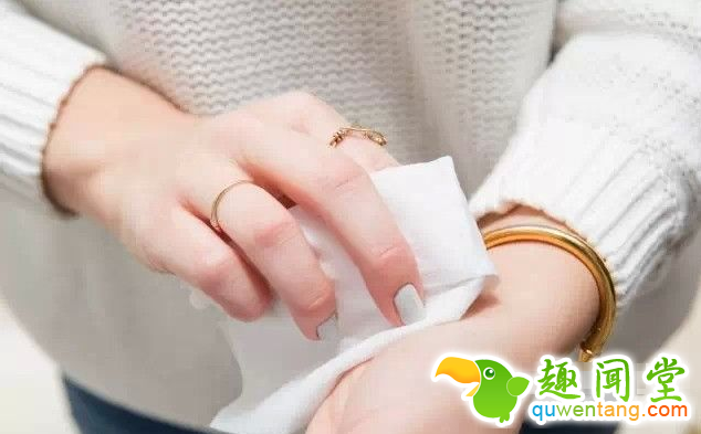 想香水持久留香吗？使用这17个惊天技巧就可以了