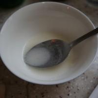 自己动手做生煎包子，脆脆的底，肉馅饱满的汤汁，一口咬下去