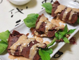 炎热夏天牛肉新吃法——薄荷牛肉卷