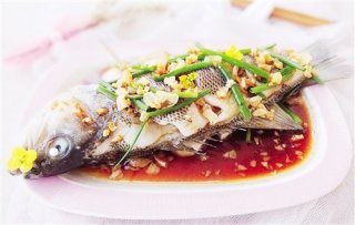 清蒸鲈鱼 家宴不可缺的主菜