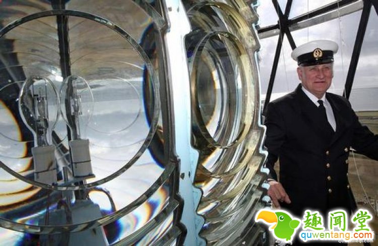 这个大爷同时干了20份工作，67岁也不退休