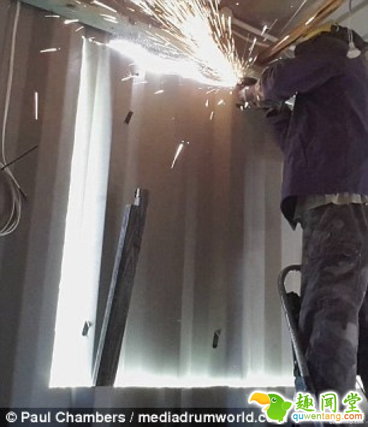 澳大利亚一对夫妻，用集装箱给自己造了栋房