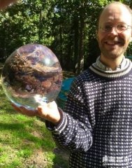 粪便博物馆刚半干的牛粪被人偷走，居然还