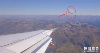 男子在飞机上突然看到一幕，吓得让他直冒