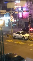 这司机停车技术真牛！我想知道这到底是怎