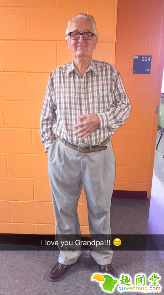 18岁少女和82岁爷爷一起上大学，成为学长学妹